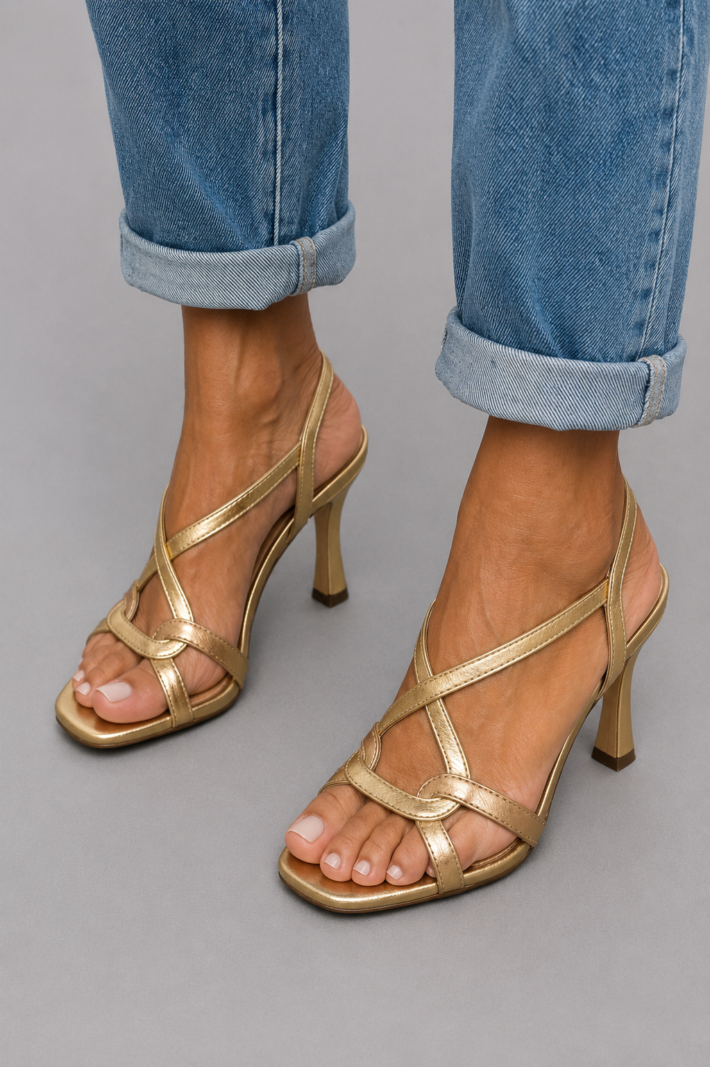Elisabeth | Golden Sandals Summer Charm